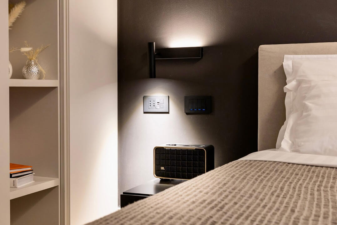 🛏️ Bedroom – King-size bed with premium linens and design.